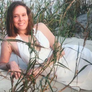 WHBM white sundress SIZE 4 WHBM Sundress  gorgeous white sundress